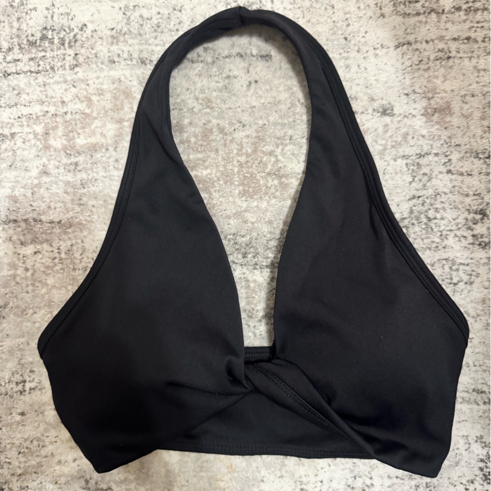Pcheebum Twist Front Halter Sports Bra 🖤